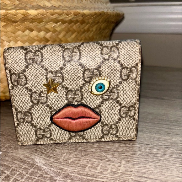 Gucci Beige Supreme Canvas Embroidered Face Bifold Card Holder - Picture 2 of 7